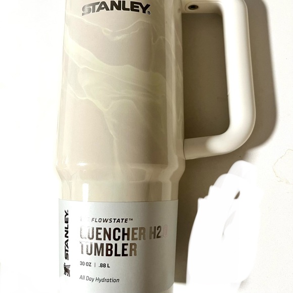 NWT Stanley Flowstate Quencher H2.0 Tumbler in unique Calcite Calacatta pattern - Picture 5 of 9